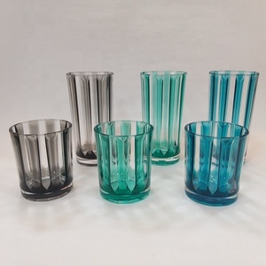Vaso de acrílico con diseño de nervaduras verticales para bebidas - Product Image 5