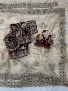 Sari de satén Fendy suave de primera calidad con bordado de lentejuelas de 3 mm, elegante, glamuroso, completamente cosido y con borlas decorativas. - Product Image 4