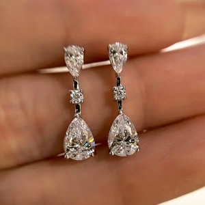 Pendientes Elegantes de Plata de Ley 925 con Moissanita en Corte Pera, Chapados en Oro Blanco, Diseño Premium para Venta al Por Mayor - Product Image 4