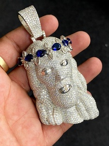 Pendentif chrétien Tête de Jésus en argent 925, saphir bleu micro-pavé taille brillant, breloque religieuse couronne, bijoux unisexe - Product Image 4