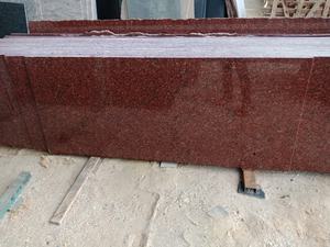 แผ่นหินแกรนิตสีแดงขนาดใหญ่ขัดเงาสไตล์ร่วมสมัยดีไซน์ทันสมัย - Product Image 4