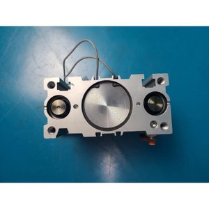 Cylindre pneumatique compact guidé SMC MGPL63-15-273, utilisé comme pièce détachée pour équipement semi-conducteur Legacy - Product Image 3