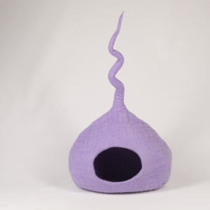 Cama para Gatos de Fieltro en Forma de Lágrima Color Lavanda con Cola Juguetona, Acogedora Cueva Hecha a Mano de Lana para Gatos y Gatitos, Moderna Casa Interior para Mascotas - Product Image 4