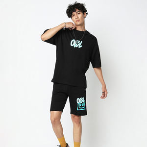 Ensemble de survêtement d'été en coton épais avec impression en relief, deux pièces, t-shirt et short pour homme, en vente - Product Image 6