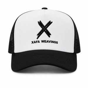 Gorra Trucker Personalizada de 5 Paneles con Malla y Logotipo Bordado en 3D, Diseño Deportivo Unisex en Blanco y Negro Premium con Hebilla Metálica - Product Image 1