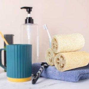 Éponges de bain et de douche multi-usages en luffa, confortables pour le gommage du corps, en vente. - Product Image 3