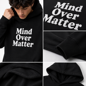 เสื้อฮู้ดดี้ผู้ชายสีดำปักลายตามสั่ง ผ้าฝ้ายฟลีซทรงโอเวอร์ไซส์ มีกระเป๋าจิงโจ้ สไตล์สตรีทแวร์ สำหรับฤดูใบไม้ร่วงและฤดูหนาว รับสั่งซื้อจำนวนมาก - Product Image 4