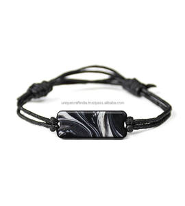 Pulsera de Madera y Resina Rectangular Personalizada con Dijes, Estilo Único y Moderno de la India, Joyería de Moda 2024, Unisex - Product Image 5