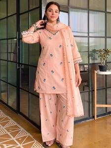 Kurti Premium de Satén Mul Chanderi Bordado con Palazzo Farshi de Seda Romana y Dupatta de Encaje de Diseño, Ropa Étnica para Mujer - Product Image 3