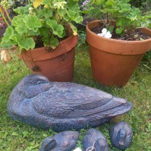 Escultura Decorativa de Pato Familiar para Jardín, Decoración de Jardín al Aire Libre, Estilo Simple, Acabado en Pátina Azul, Pato con Patitos - Product Image 3