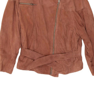 Chaqueta de Motera Vintage para Mujer en Gamuza Marrón con Cinturón Ajustable y Cuello de Solapa - Product Image 5