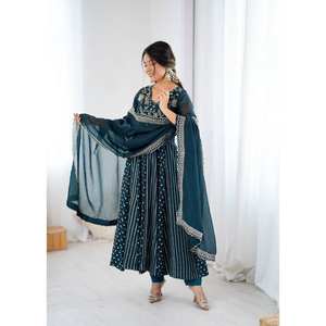 Vestido Anarkali XL de Diseñador con Bordado de Lentejuelas - Product Image 4