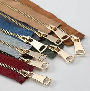Échantillon gratuit, livraison rapide 3 #   Fermetures éclair en laiton personnalisées, couleur et taille sur mesure avec logo pour manteaux, vêtements et sacs - Product Image 1