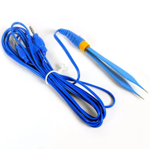 Pinzas Bipolares Manuales de Acero Inoxidable con Punta Antiadherente y Diseño de Bayoneta para Uso en Cirugía Neurológica y Cardíaca - Product Image 1