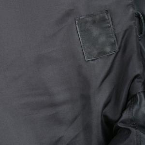 Veste de motard en cuir PU noir pour femme, coupe ajustée, manches matelassées, poches zippées, logo personnalisé, OEM - Product Image 4