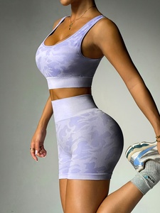 Ensemble de sport côtelé rose vif asymétrique à une épaule pour femme - Crop top et short cycliste taille haute froncé avec découpes flatteuses - Product Image 4