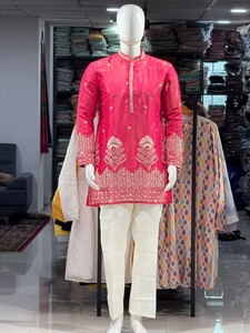 Ensemble Kurta rose scintillant pour homme avec broderies et perles, tenue traditionnelle indienne et pakistanaise pour festivals et mariages, coupe classique - Product Image 3