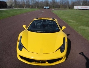 Ferrari 458 Spider d'occasion en excellent état, modèle 2012 - Product Image 1