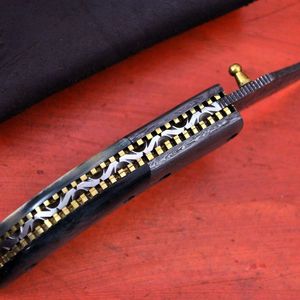 Cuchillo de caza de acero de Damasco con hoja de punta caída y diseño plegable con perilla para el pulgar, ideal para uso en camping al aire libre. - Product Image 5
