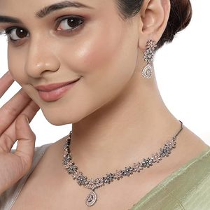 Ensemble collier et boucles d'oreilles en alliage de zinc plaqué or rose avec cristaux de strass, design floral, bijoux romantiques pour mariage pour femmes - Product Image 2