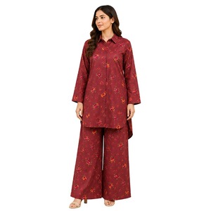 Conjunto de Dos Piezas para Mujer con Estampado Floral, Camisa Larga y Pantalones Anchos, Atuendo Moderno para el Día a Día - Product Image 1
