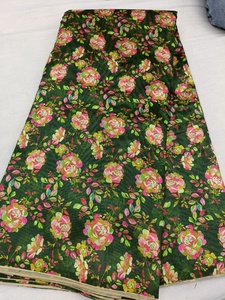 Tela de Seda de Primera Calidad para Impresión Digital con Diseño Artístico Intrincado, Material Ligero de Alta Calidad de 45 GSM para Vestidos de Moda - Product Image 2