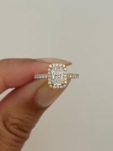 Anillo de moissanita con corte radiante y doble halo, chapado en oro, para mujer, plata 925, joyería de boda, para regalo nupcial o aniversario. - Product Image 5