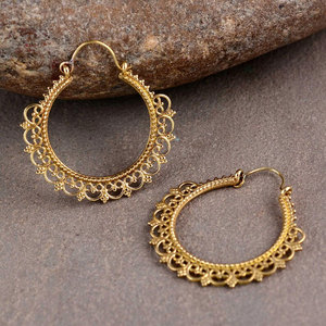 Pendientes de Aro Tribales Chapados en Oro Hechos a Mano, Filigrana Intrincada, Joyería Étnica Boho para Mujer - Product Image 1