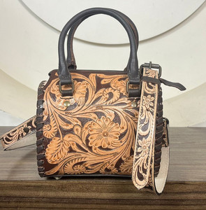 Nuevo Bolso de Viaje de Cuero Vacuno Genuino Hecho a Mano por Diseñadores, Elegante Bolso Bandolera con Conchos Turquesa, Perfecto para Viajar - Product Image 6