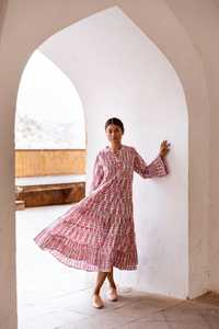 Robe longue ethnique pour femme, Salwar Kameez à taille naturelle, imprimé floral rose, manches longues, 100% coton tissé, idéale pour les mariages et les fêtes romantiques - Product Image 5