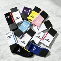 Chaussettes de compression unisexes pour le sport, la course et le basketball, avec logo personnalisé OEM, base épaisse classique, respirantes et absorbant la transpiration.