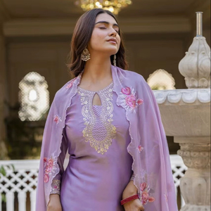 Ensemble de costume en satin de créateur avec broderie codée et dupatta en organza doux – Collection de vêtements ethniques - Product Image 1