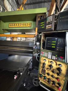 Machine à fraiser manuelle horizontale robuste de grande taille d'occasion avec broche BT40, modèle YM-204 - Product Image 2