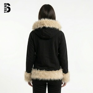 Sweat à capuche zippé noir épais personnalisé pour femme avec bordure en fausse fourrure sur le capuche, les poignets et le bas du vêtement, style streetwear Y2K, chaud pour l'hiver - Product Image 3