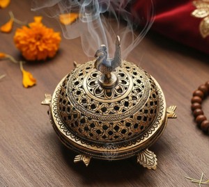 Quemador de incienso árabe vintage de latón con tapa de pájaro, quemador de oud decorativo, hecho a mano, ecológico, fragancia para el hogar de verano - Product Image 1