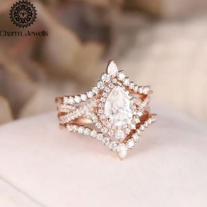 Bague de Fiançailles et d'Éternité Classique pour Femme Charm_Jewells en Argent Plaqué Or Rose 18K avec Moissanite Taille Coussin et Sertissage à Griffes IGI - Product Image 5