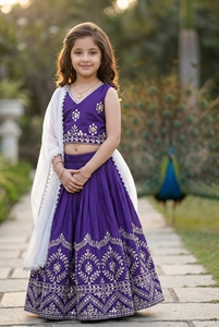 Shoryam Fashion Ensemble Lehenga Choli pour Filles, Violet, Style Ethnique Indien, Broderie et Appliques Miroir, Jupe Longue et Crop Top, pour Fêtes - Product Image 5