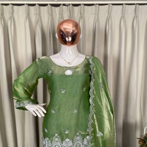 Conjunto de Top y Pantalones Plazzo con Lentejuelas Bordadas de Diseñador VASTRA COTTAGE, con Dupatta, Ropa Étnica para Fiestas - Product Image 4
