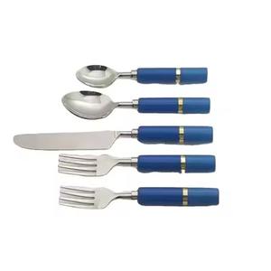 Ensemble de couverts professionnels en acier inoxydable (cuillère, fourchette, couteau) pour la restauration, les restaurants et l'utilisation sur table. - Product Image 4