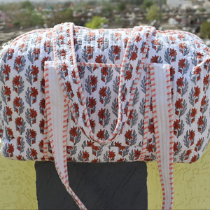 Bolso de lona bohemio reversible de tamaño mediano, hecho a mano en India, de algodón acolchado con estampado floral a mano, sin cremallera, para mujer - Product Image 1