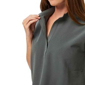 Uniforme Médico Ultra Suave y Transpirable, Corte Ajustado, Diferentes Colores Disponibles para Hospitales y Clínicas - Product Image 3