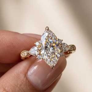 Bague de fiançailles et de mariage en or massif 14 carats avec halo floral et diamant taille marquise de 2,00 carats, collection spéciale mariage pour femme - Product Image 1