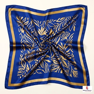 Écharpe carrée personnalisée de qualité supérieure avec pompon, douce et légère, foulard de mode pour femme, fabricant et fournisseur OEM ODM - Product Image 3