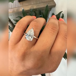 Anillo de lujo con diamante de corte pera cultivado en laboratorio en plata de ley 925 para mujer, perfecto para regalo de compromiso, boda y aniversario. - Product Image 2