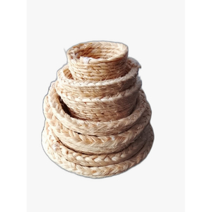 Poupée artisanale tissée à la main avec jupe violette, décoration bohème pour la maison, présentation sur table intérieure - Product Image 6