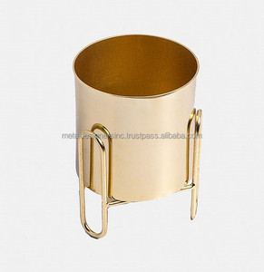 Jarrón de Piso de Hierro Chapado en Oro y Cobre con 3 Patas, Diseño Contemporáneo para Bodas y Eventos - Product Image 1