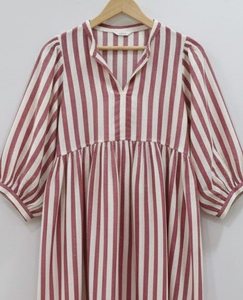 Robe tunique mi-longue en coton indien faite à la main pour femmes |   Tenue de bureau formelle écologique respirante à coupe trapèze avec imprimé floral dessiné à la main - Product Image 3