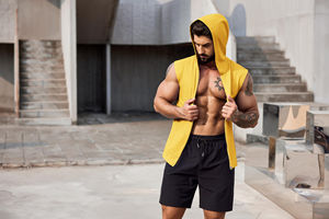 Sudadera sin mangas ajustada para hombre, ropa de gimnasio para entrenamiento de fitness, culturismo, diseño óptimo, transpirable y personalizable. - Product Image 3