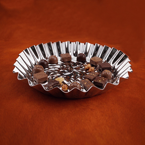 ถาดช็อกโกแลตสแตนเลสสตีลหรูหรา ลายร่อง ดีไซน์ลายนูนสวยงาม เคลือบโครเมียม สำหรับเสิร์ฟขนมหวานและงานปาร์ตี้ - Product Image 6