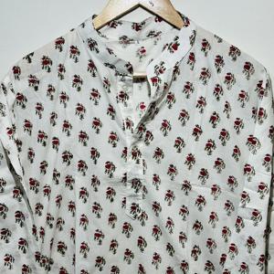 Kurta à manches longues en coton 100% rouge à texture riche pour hommes |   Kurta artisanale à motifs floraux imprimés au bloc, style héritage artistique - Product Image 2